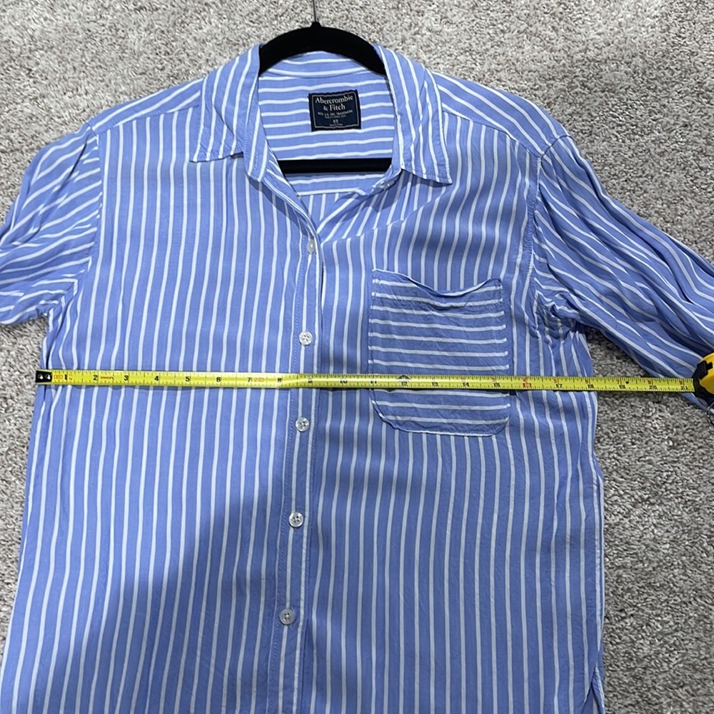 EUC Abercrombie button down- XS - Picture 4 of 7